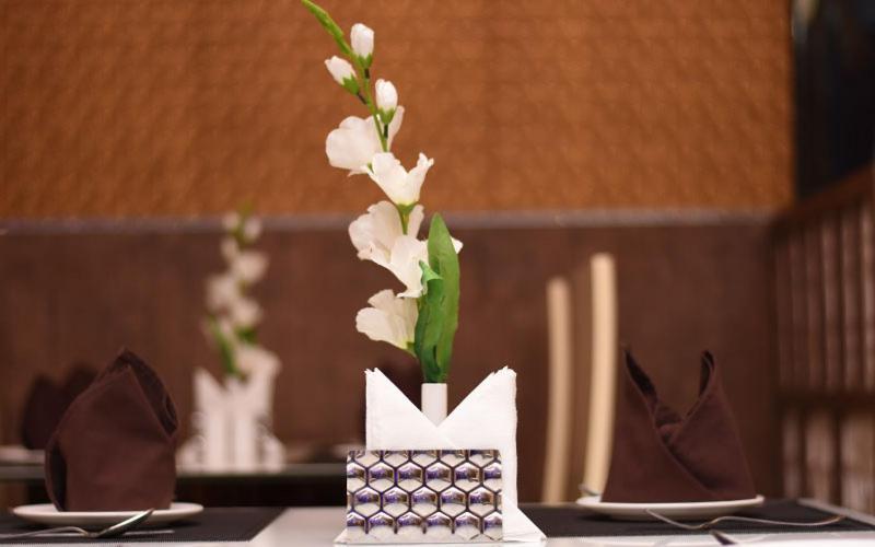 Hotel Royal City Siliguri Buitenkant foto