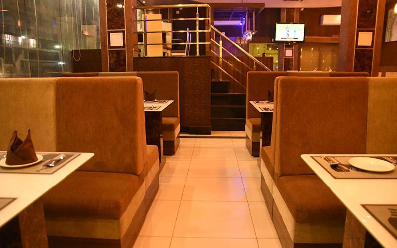 Hotel Royal City Siliguri Buitenkant foto