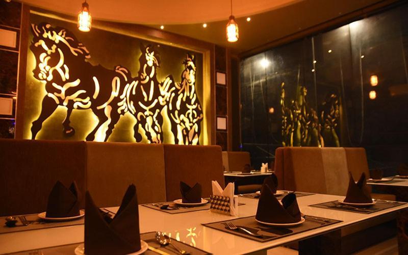 Hotel Royal City Siliguri Buitenkant foto