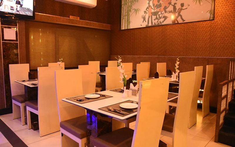 Hotel Royal City Siliguri Buitenkant foto