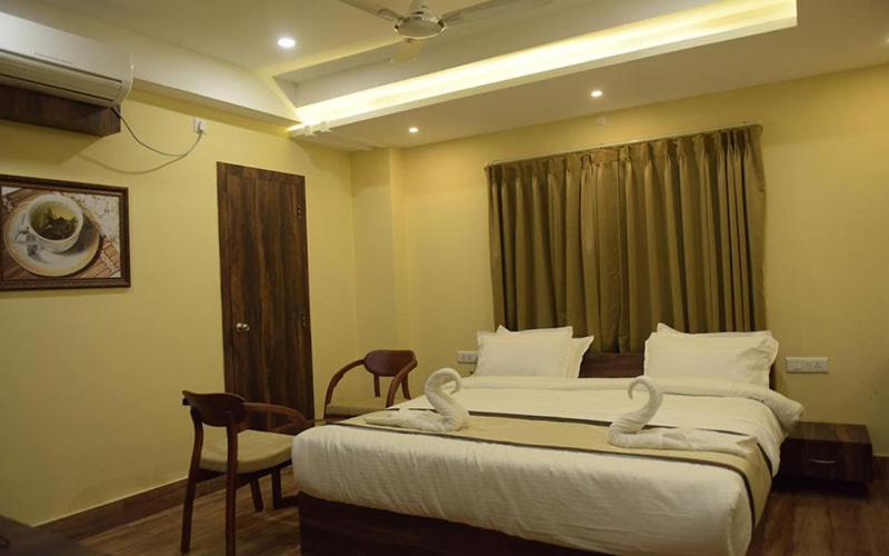 Hotel Royal City Siliguri Buitenkant foto