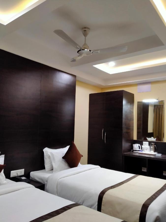 Hotel Royal City Siliguri Buitenkant foto
