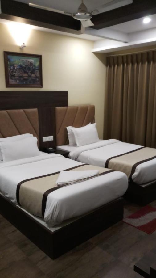 Hotel Royal City Siliguri Buitenkant foto