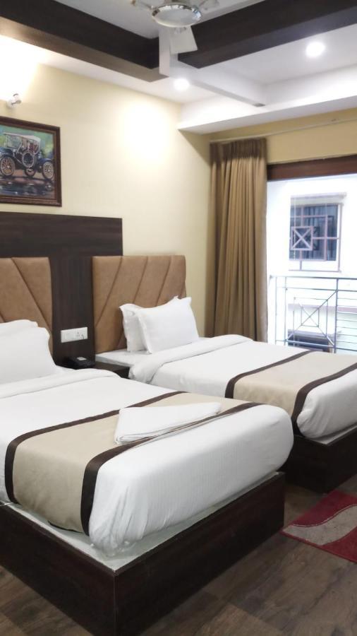 Hotel Royal City Siliguri Buitenkant foto
