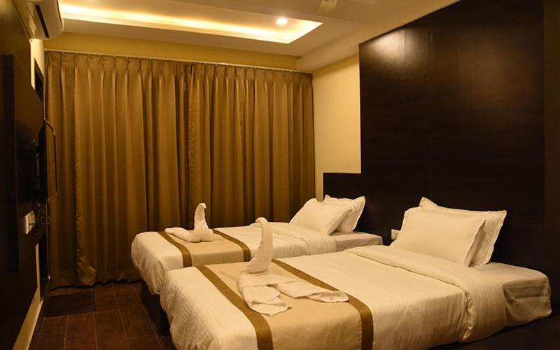 Hotel Royal City Siliguri Buitenkant foto