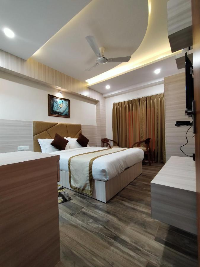 Hotel Royal City Siliguri Buitenkant foto