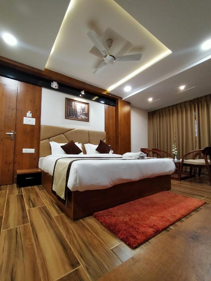 Hotel Royal City Siliguri Buitenkant foto