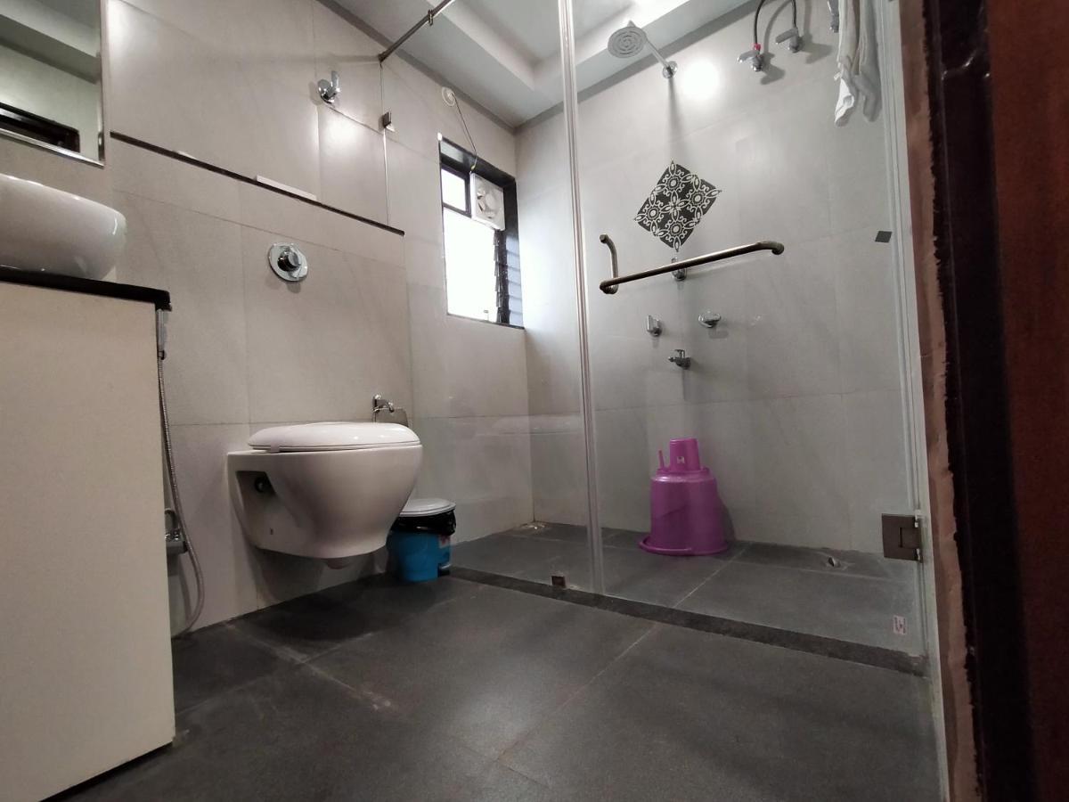 Hotel Royal City Siliguri Buitenkant foto