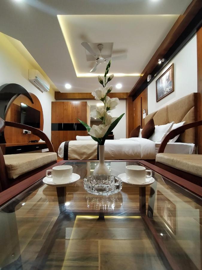 Hotel Royal City Siliguri Buitenkant foto