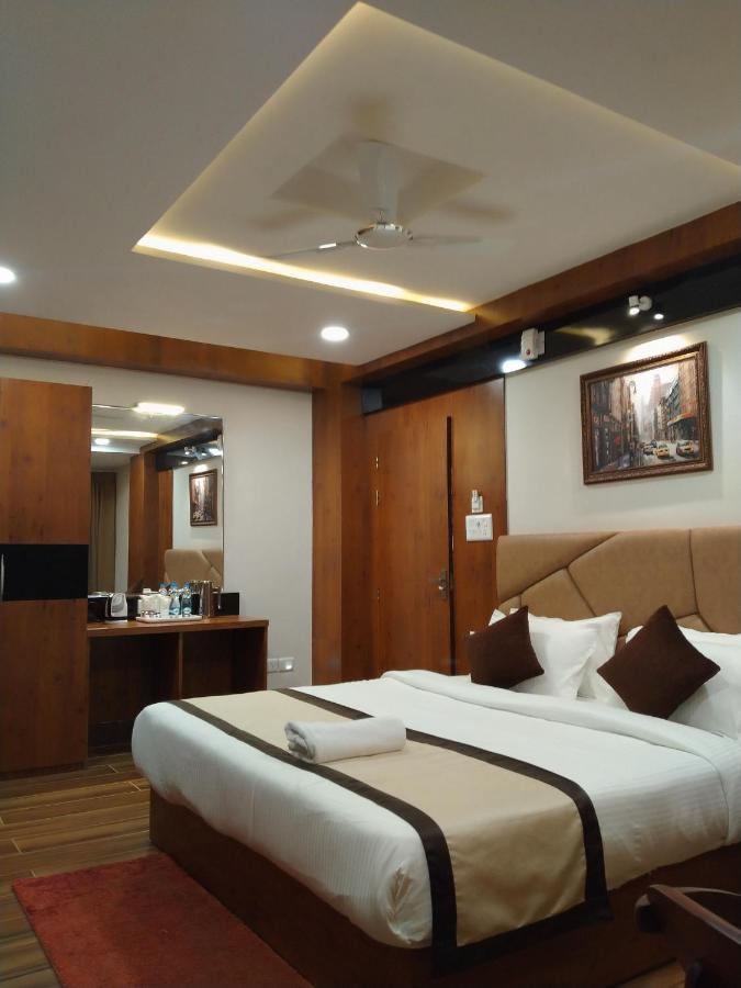 Hotel Royal City Siliguri Buitenkant foto
