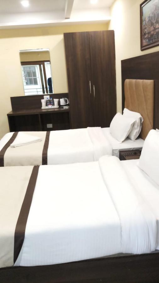 Hotel Royal City Siliguri Buitenkant foto