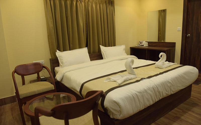 Hotel Royal City Siliguri Buitenkant foto