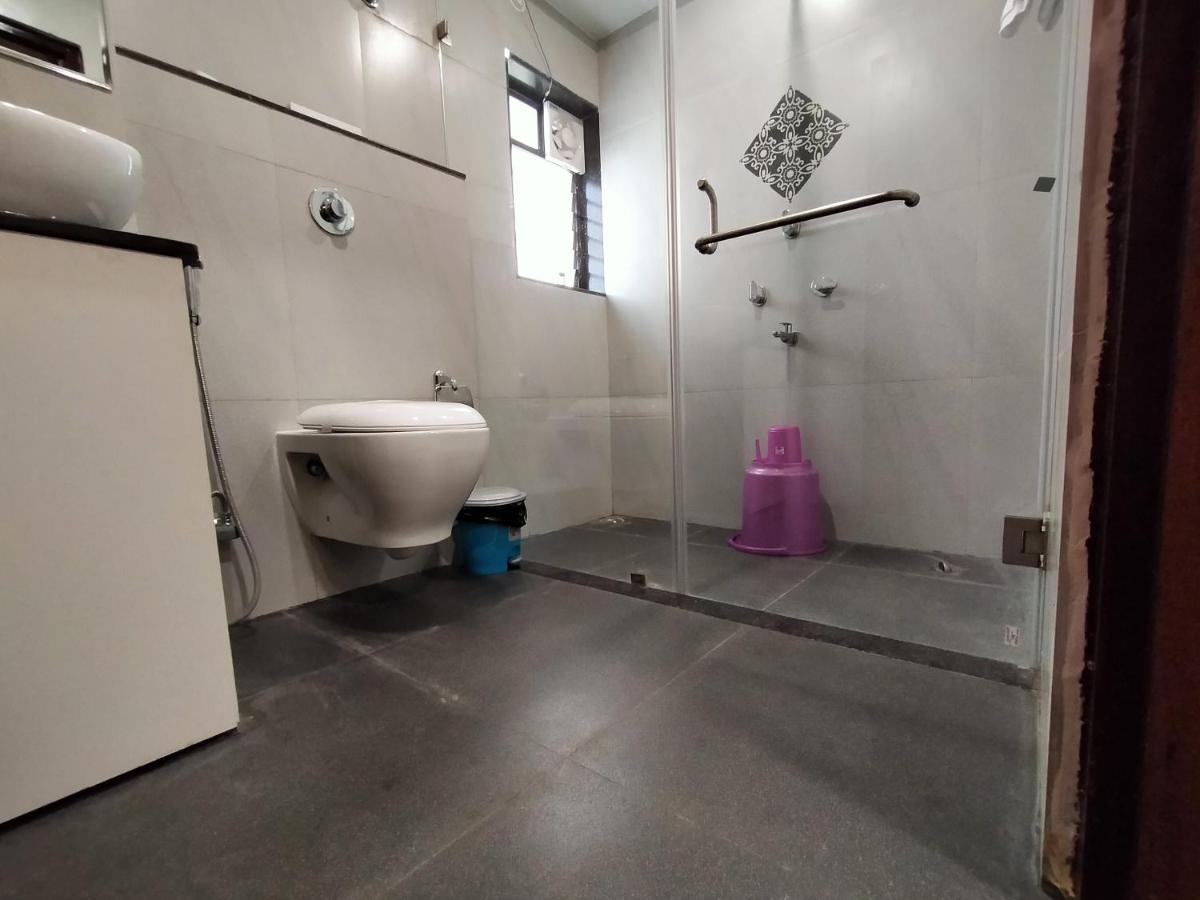 Hotel Royal City Siliguri Buitenkant foto