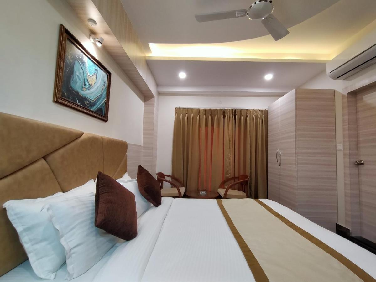 Hotel Royal City Siliguri Buitenkant foto