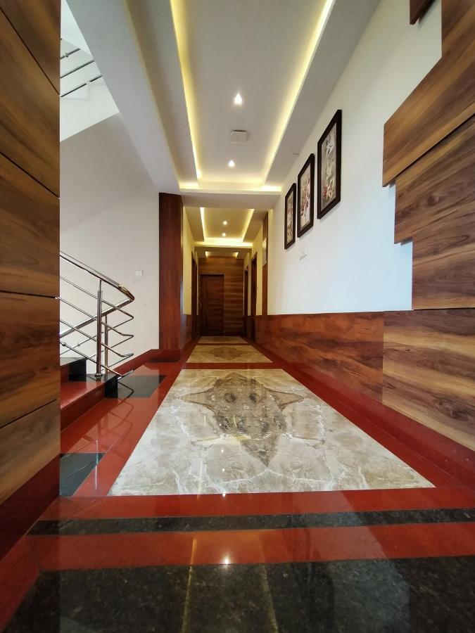 Hotel Royal City Siliguri Buitenkant foto