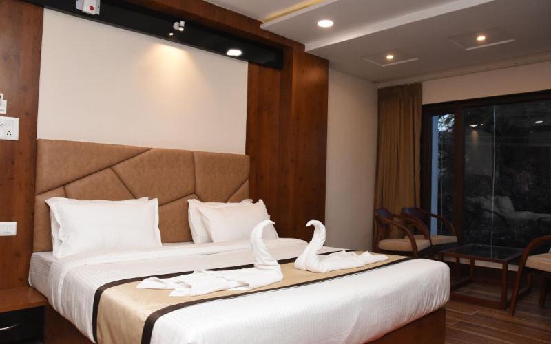 Hotel Royal City Siliguri Buitenkant foto
