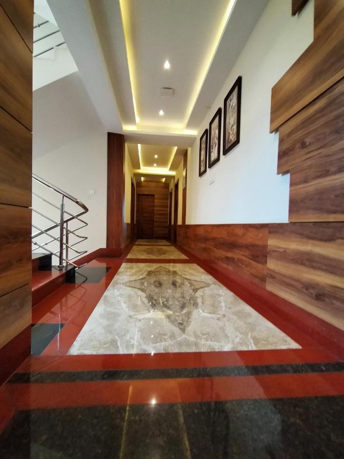 Hotel Royal City Siliguri Buitenkant foto